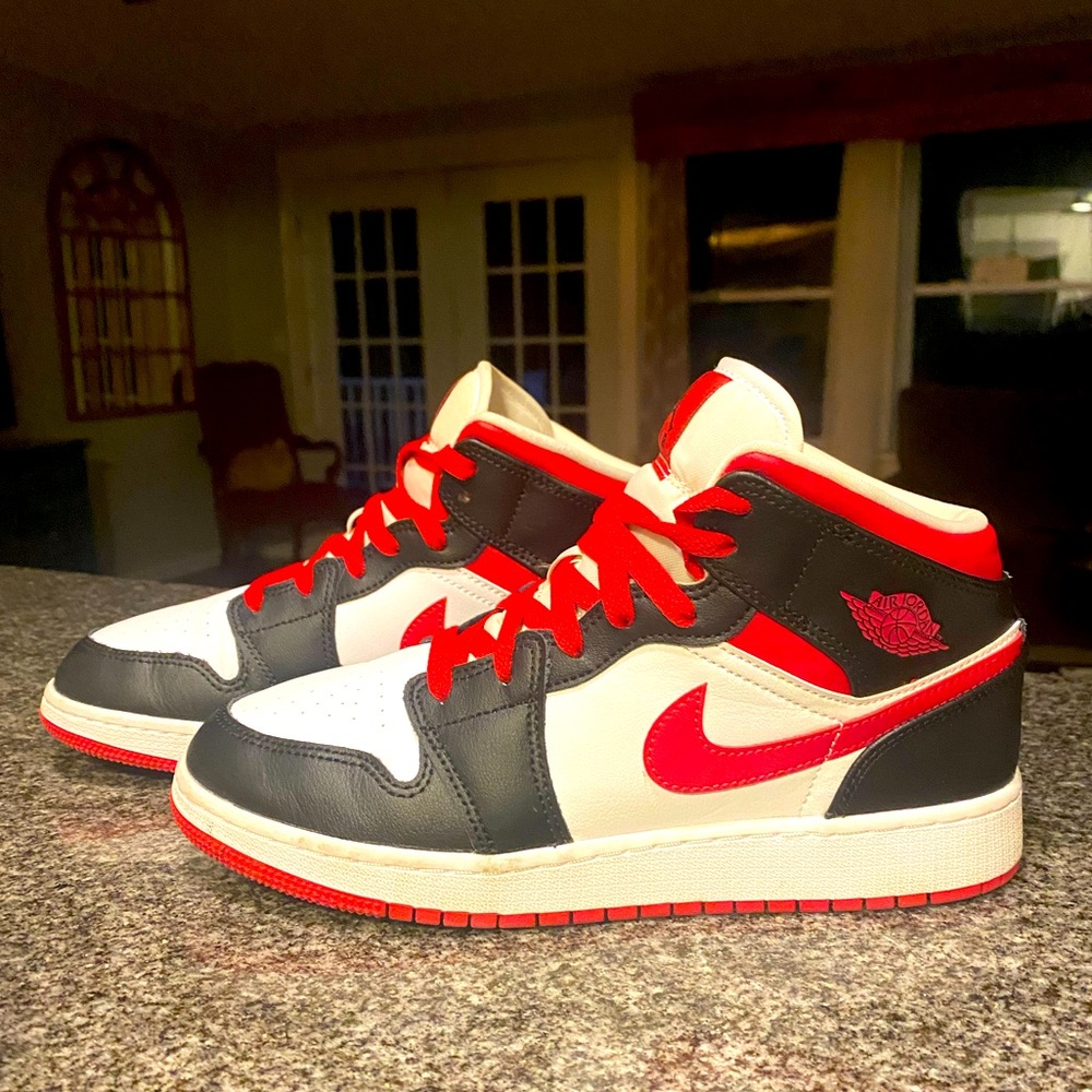 Nike Air-Jordan mid size 6.5Y.  New